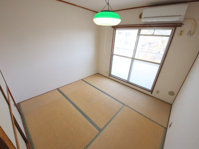 近鉄東生駒ガーデンハイツI棟の和室