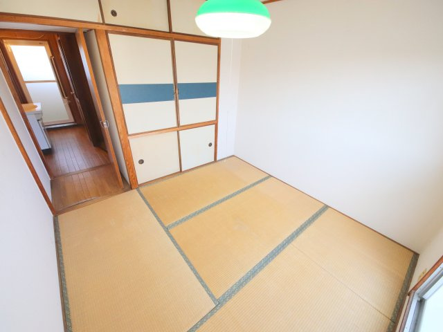 近鉄東生駒ガーデンハイツI棟の和室