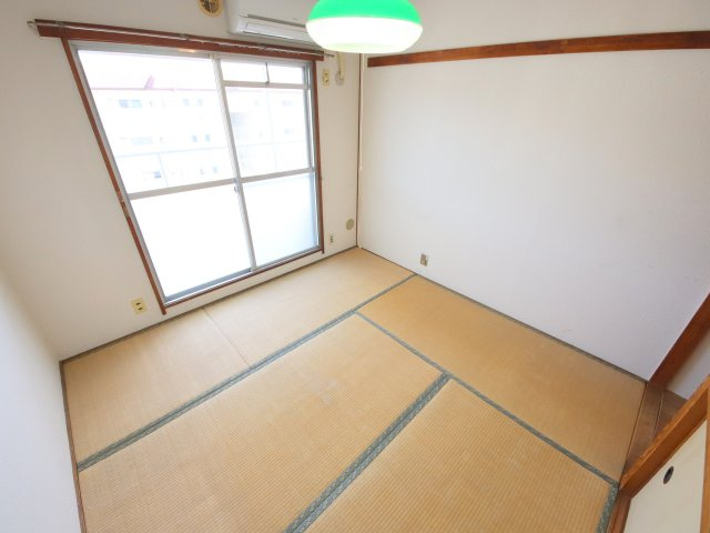 近鉄東生駒ガーデンハイツI棟の内装