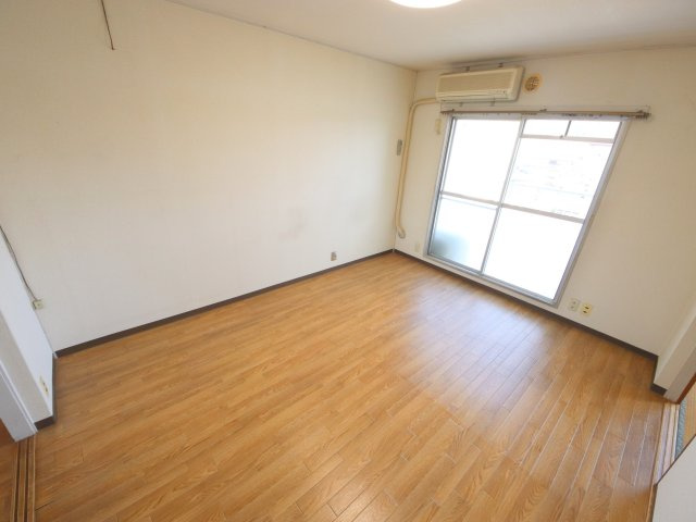 近鉄東生駒ガーデンハイツI棟の洋室