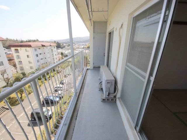 近鉄東生駒ガーデンハイツI棟のバルコニー