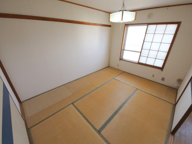 近鉄東生駒ガーデンハイツI棟の和室