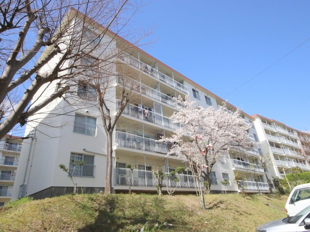 近鉄東生駒ガーデンハイツI棟の外観