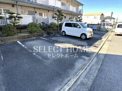 【駐車場】 | ハイツリリー | 車をお持ちの方に嬉しい駐車場付きの物件です