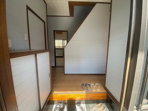 西城南戸建の玄関