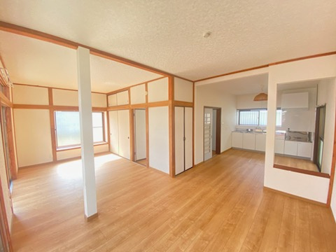 西城南戸建の居間・リビング