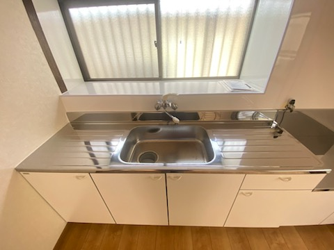 西城南戸建のキッチン