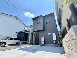 【駐車場】 | 伏見区石田内里町　新築戸建 | 一度、実際にご覧になってみませんか？暮らしやすい周辺環境も含め、スタッフがご案内いたします。お家探しの第一歩としてでも大丈夫です(^^)/お気軽にお問い合わせ下さいね♪