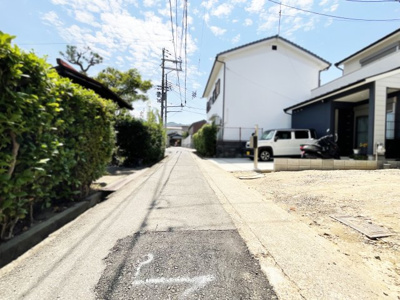 【前面道路含む現地写真】 | 伏見区石田内里町　新築戸建 | 〈こちらの物件〉に興味がある方はお気軽にお問い合わせ下さい！月々のお支払い希望額からお客様が購入可能な物件の価格をシミュレーション致します(*´▽｀*)