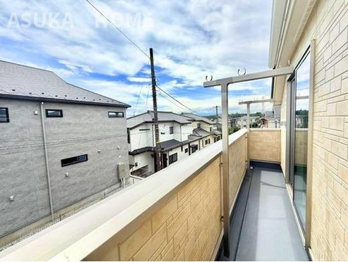 旭区金が谷新築戸建のバルコニー|開放的で明るい空間を演出してくれるバルコニーです