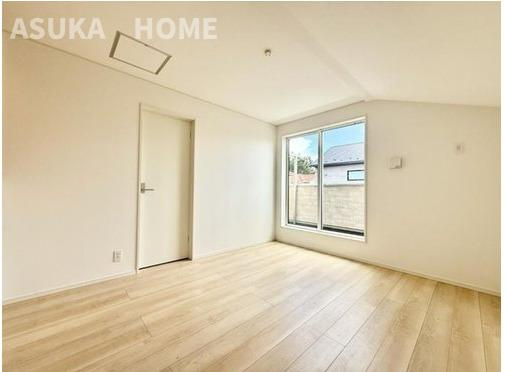 旭区金が谷新築戸建の居間・リビング|ゆったりとした居間です