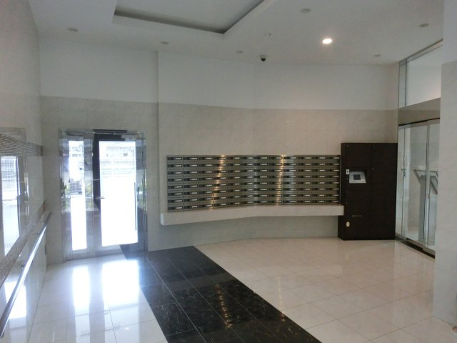 アーバンパレス六ツ門セントラルベースのエントランス