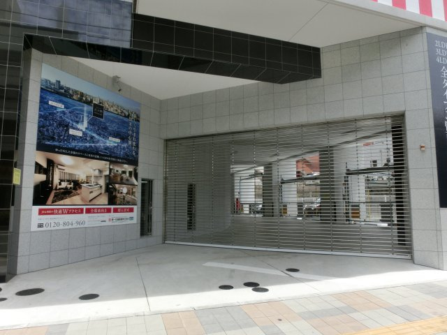 アーバンパレス六ツ門セントラルベースのエントランス