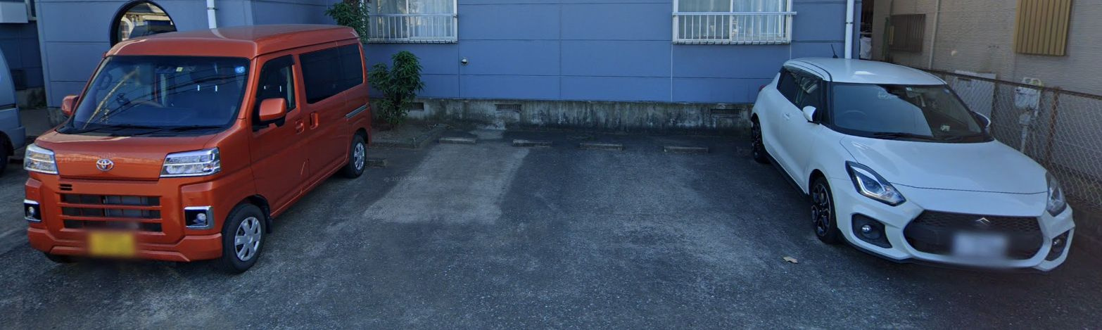 サンウイング稲荷町の駐車場