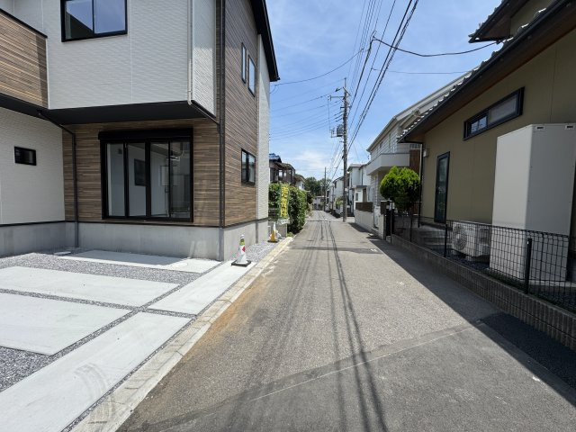 柏市新逆井１丁目新築戸建【土南部小学校：5分】の前面道路含む現地写真|南側前面道路