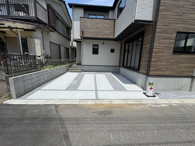 柏市新逆井１丁目新築戸建【土南部小学校：5分】の駐車場|駐車スペース・並列２台駐車可