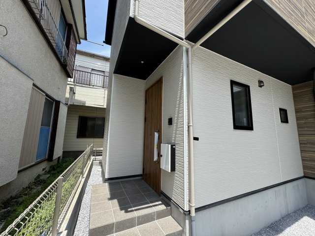 柏市新逆井１丁目新築戸建【土南部小学校：5分】のエントランス|エントランス・玄関ポーチ