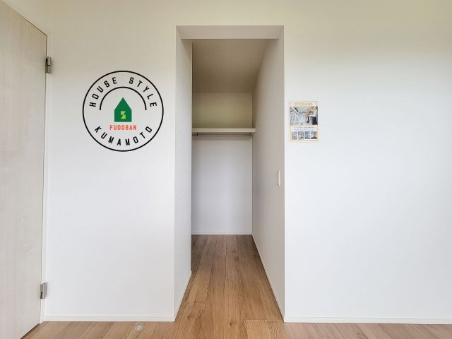 熊本市南区富合町大町第3-2棟（1号棟）　の収納|洋服や大きな荷物が多い方や人数の多いご家族などは、一般的なクローゼットよりもウォークインクローゼットのほうが使い勝手が良いです。