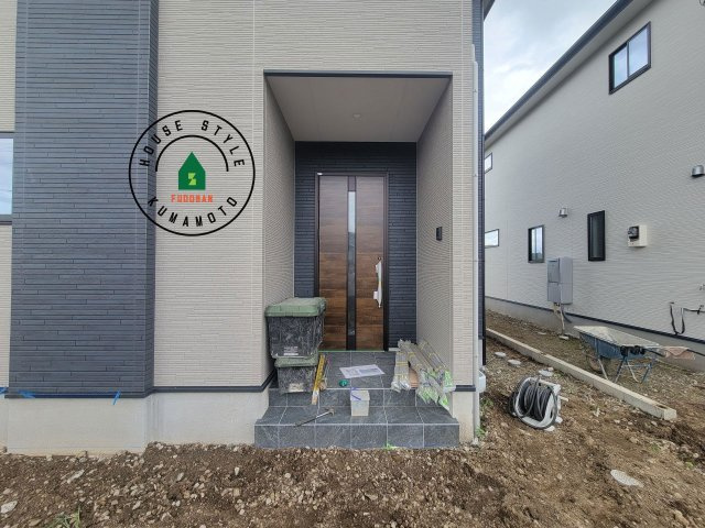 熊本市南区富合町大町第3-2棟（1号棟）　の玄関|おでかけの時も帰った時も、「我が家」を最初に感じでもらえる素敵な空間に。