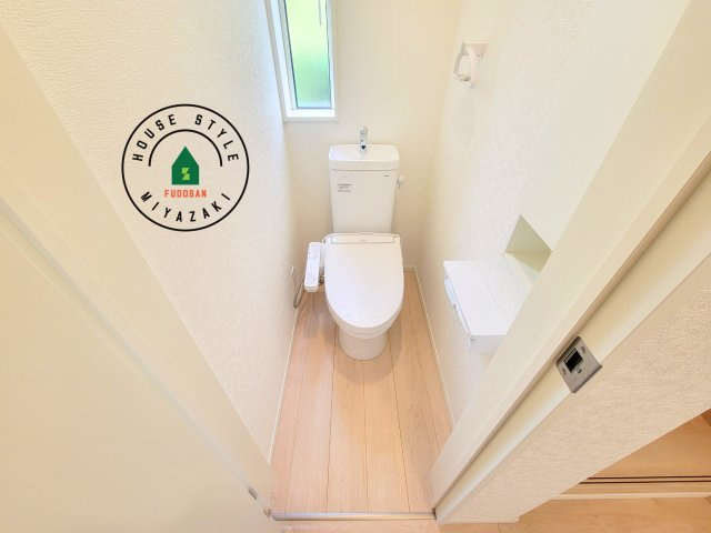東諸県郡国富町本庄第3-2棟（1号棟）のトイレ|温水洗浄便座を完備しております。