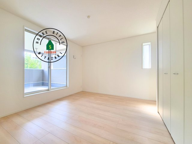 東諸県郡国富町本庄第3-2棟（1号棟）の寝室|主寝室には収納力に優れたクローゼットがありますので、お部屋もすっきり片付きます。