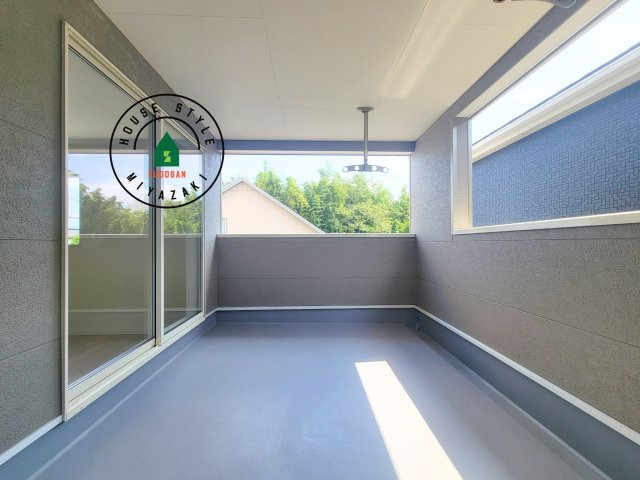 東諸県郡国富町本庄第3-2棟（1号棟）のバルコニー|温かい太陽を感じる事ができます。