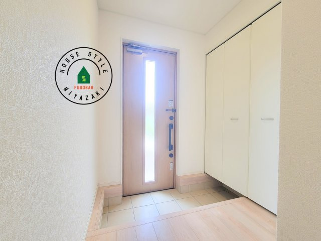 東諸県郡国富町本庄第3-2棟（1号棟）の防犯設備|【電子キー】 玄関ドアのカギの開け閉めも、これからは電子錠でスマートに。