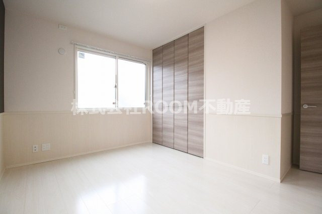 花笑み荘の洋室|明るい洋室です