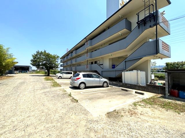 シャローム山城の駐車場