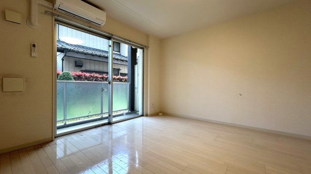 アイビーコートの寝室|ゆったり過ごせるリビングです