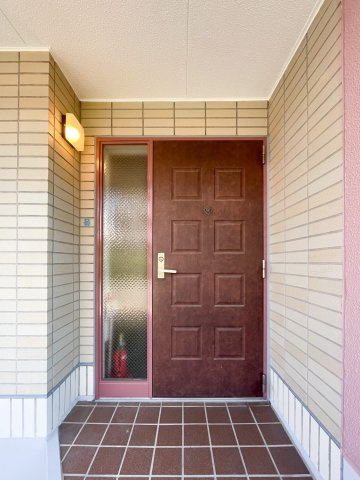 ウエル・メロード狩場台6号棟の玄関|玄関ドア