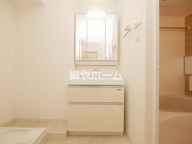 プレジオ難波ASIANの独立洗面台|朝の支度にも助かる、独立の洗髪洗面化粧台