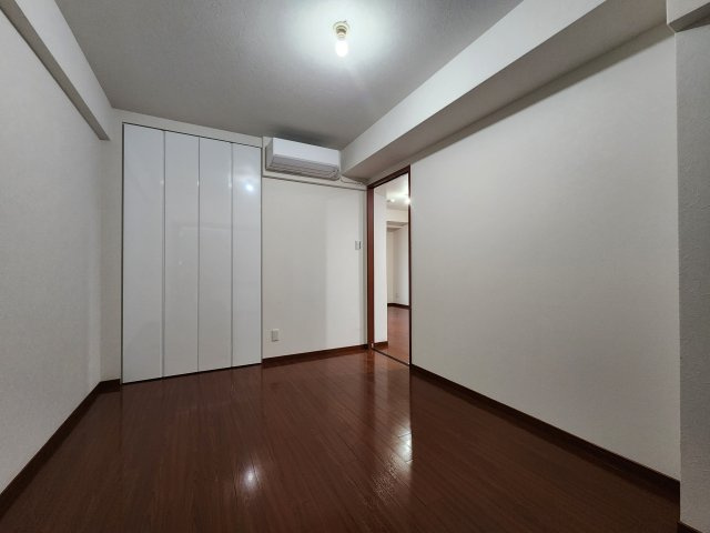 エグゼK&KⅡの居間・リビング|エアコン付きの洋室　6帖