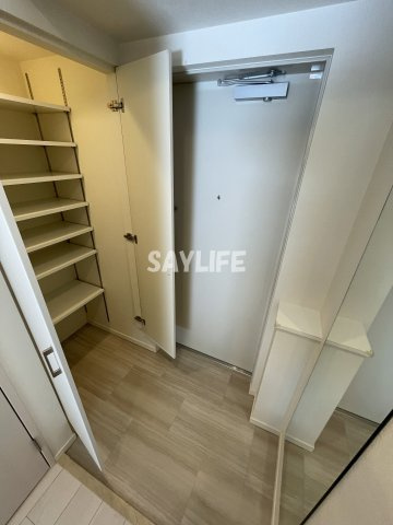 スプランディッド上本町WESTの玄関