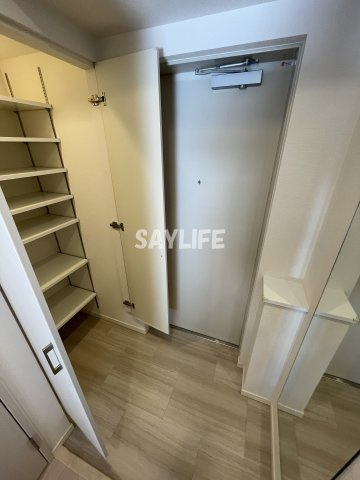 スプランディッド上本町WESTの玄関