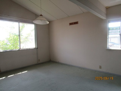 【洋室】 | 東黒石野一丁目売家 | 広々とした洋室です