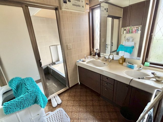 神埼町鶴戸建の洗面所