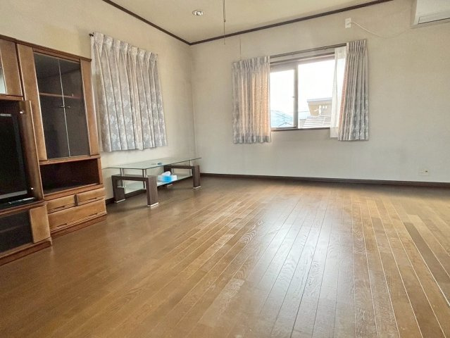 神埼町鶴戸建の居間・リビング