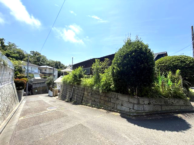 小坪6丁目南丘団地　古家付の土地の前面道路含む現地写真|前面道路