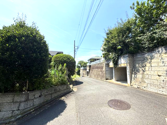 小坪6丁目南丘団地　古家付の土地の前面道路含む現地写真|前面道路