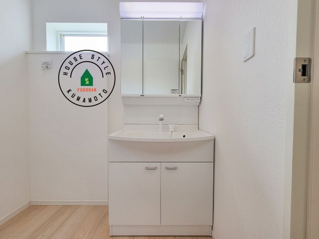 上益城郡益城町馬水第2-3棟(3号棟)の独立洗面台|洗面所は小さなプライベートスペース。歯磨き、洗顔と毎日施す個人空間。