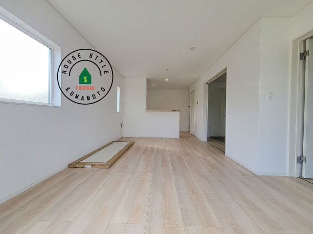 上益城郡益城町馬水第2-3棟(3号棟)の居間・リビング|キッチンからリビングをしっかり確認できます。家族の笑顔があふれる空間になりそうですね。