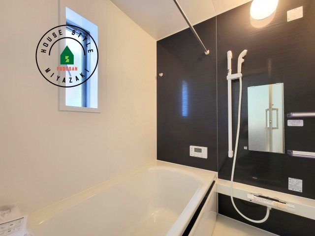 宮崎市祇園第2-3棟（3号棟）の浴室|1日の疲れを癒してくれる広々バスルーム。雨の日のお洗濯にも大活躍な浴室乾燥機付です！