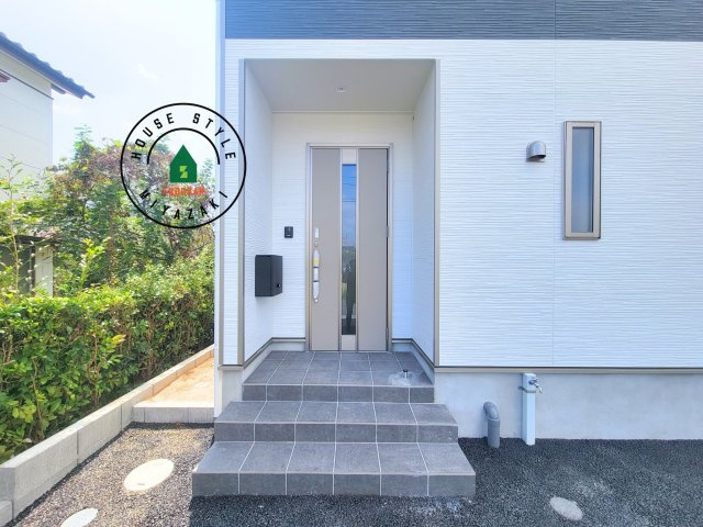 宮崎市祇園第2-3棟（3号棟）の玄関|おでかけの時も帰った時も、「我が家」を最初に感じでもらえる素敵な空間に。