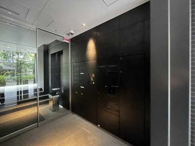 オープンレジデンシア本郷菊坂のエントランス