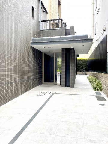 オープンレジデンシア本郷菊坂のエントランス