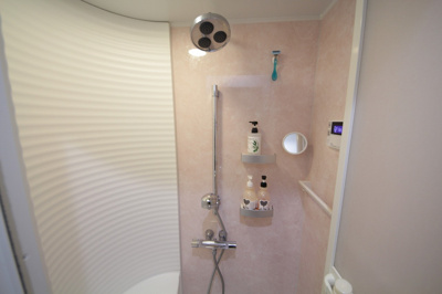 【シャワールーム】 | ぬこハウス大倉山 | シャワールームは２室完備。
