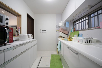 【キッチン】 | ぬこハウス大倉山 | 一人暮らしでは味わえない、贅沢な暮らしがシェア生活の大きなメリットですね。
