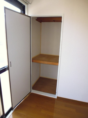 南側の洋室・収納