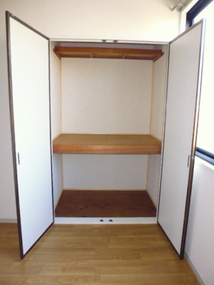 北側の洋室・収納